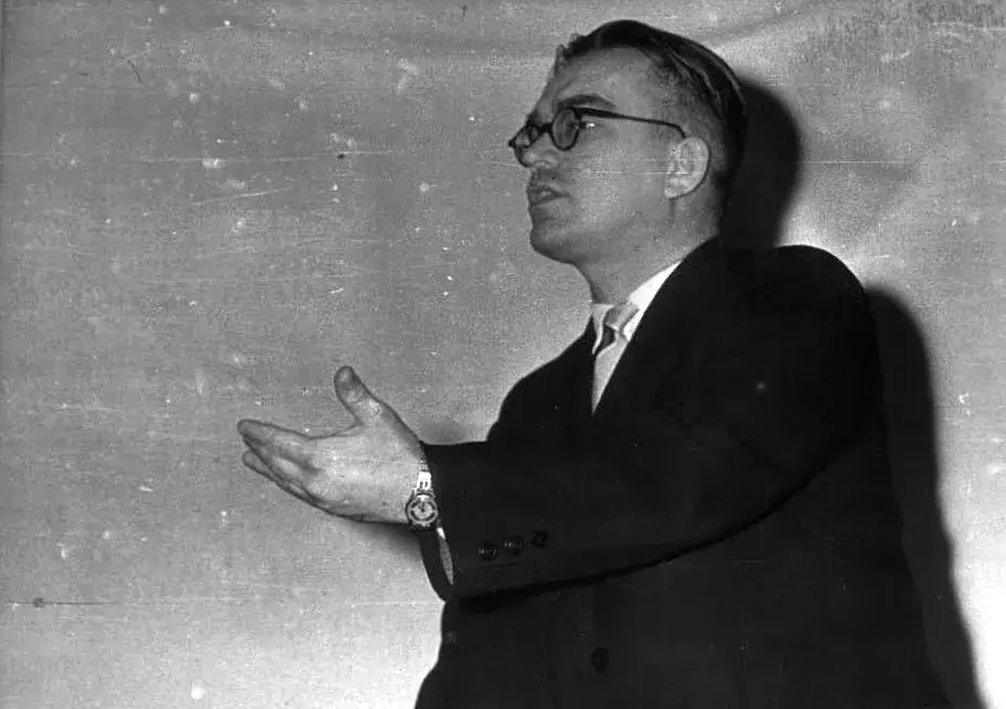 Victor Glushkov giving a speech